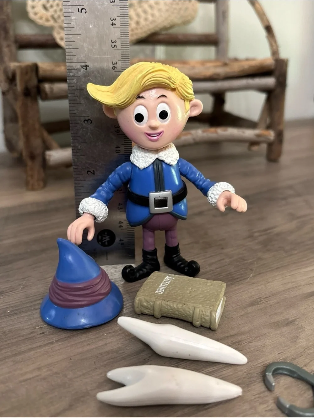 HERMEY w/ Teeth Pliers Book Figure Island Misfit Toys Rudolph PLAYING MANTIS